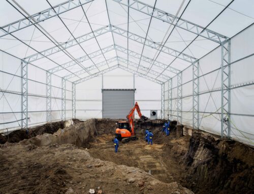 TRAVAUX DE DÉPOLLUTION À VARSOVIE, POLOGNE